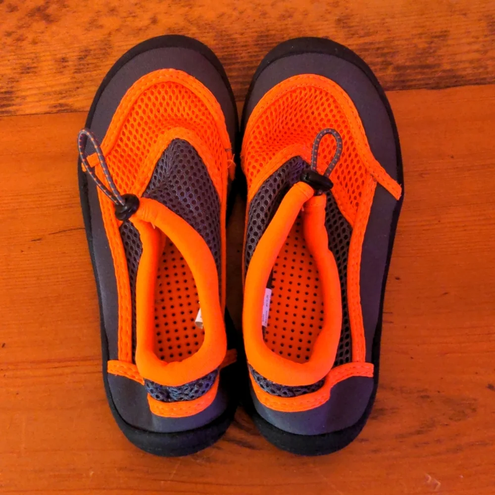 ⭐️FREE W/ PURCHASE! Kids Water Shoes